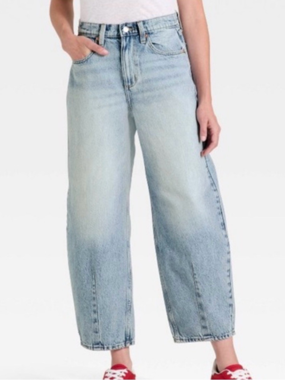 Universal Thread Easy Barrel Vintage Light Wash Blue Jeans Size 6